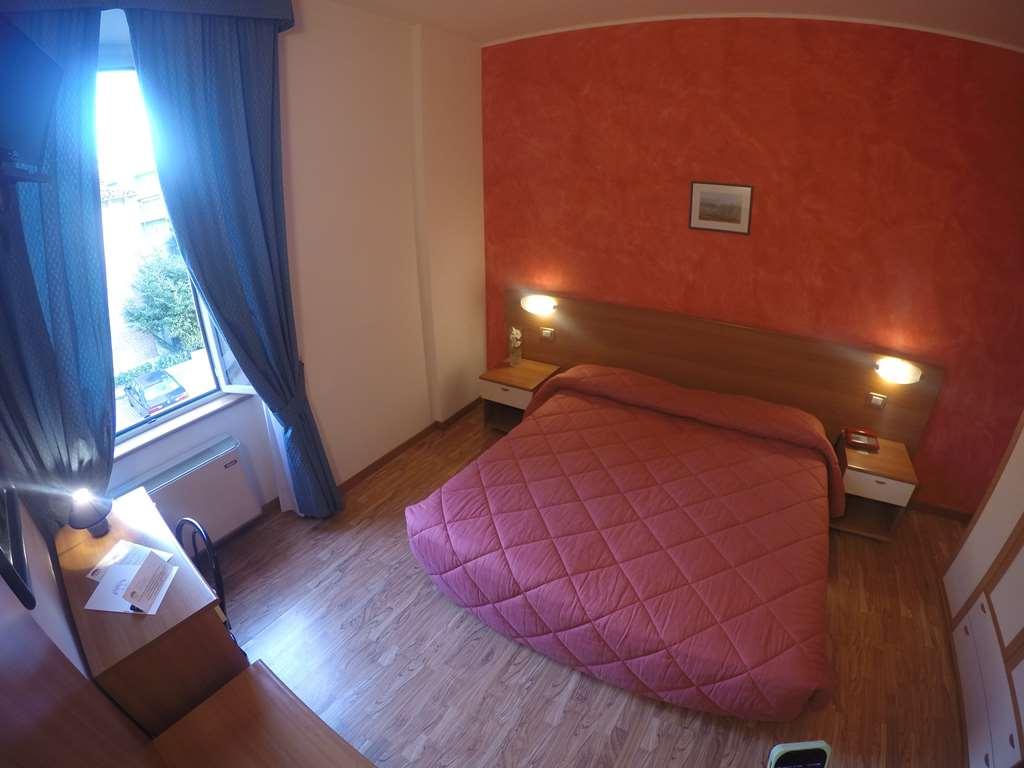 Hotel 2000 Fabriano Quarto foto